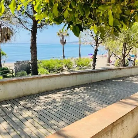 Sea View, Pool, 700 M To